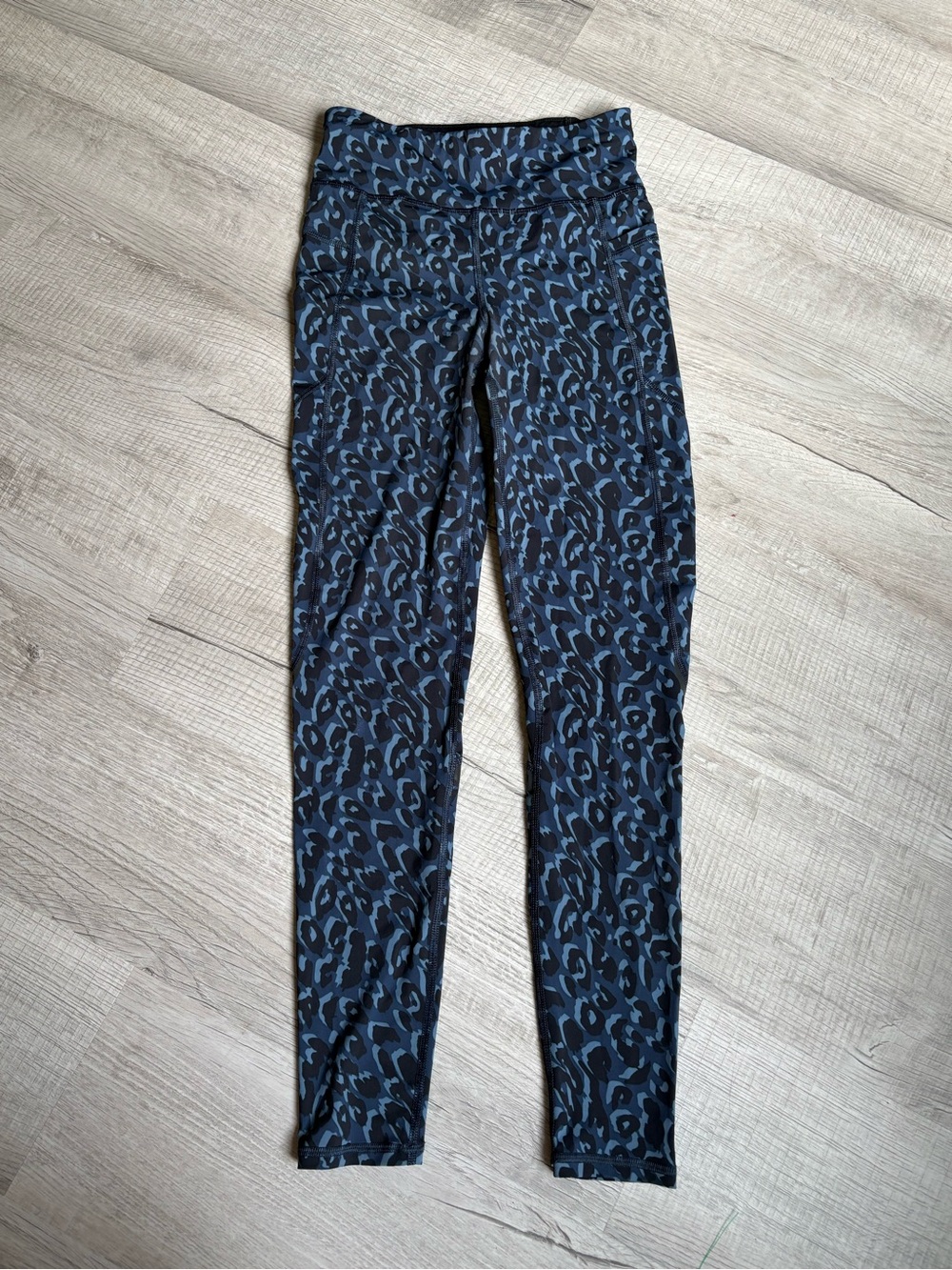 Sweaty Betty Zero Gravity Blue Leopard Print Leggings - Size Small